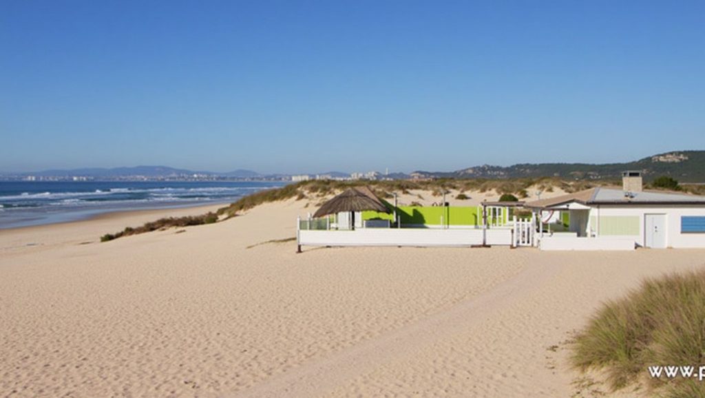 Praia da Bela Vista - Almada, Portugal