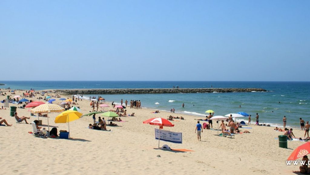 Praia do Dragão Vermelho - Almada, Portugal