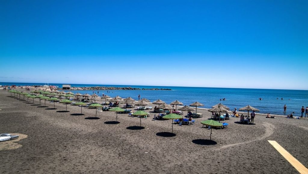 Monolithos - Santorini, Grecia