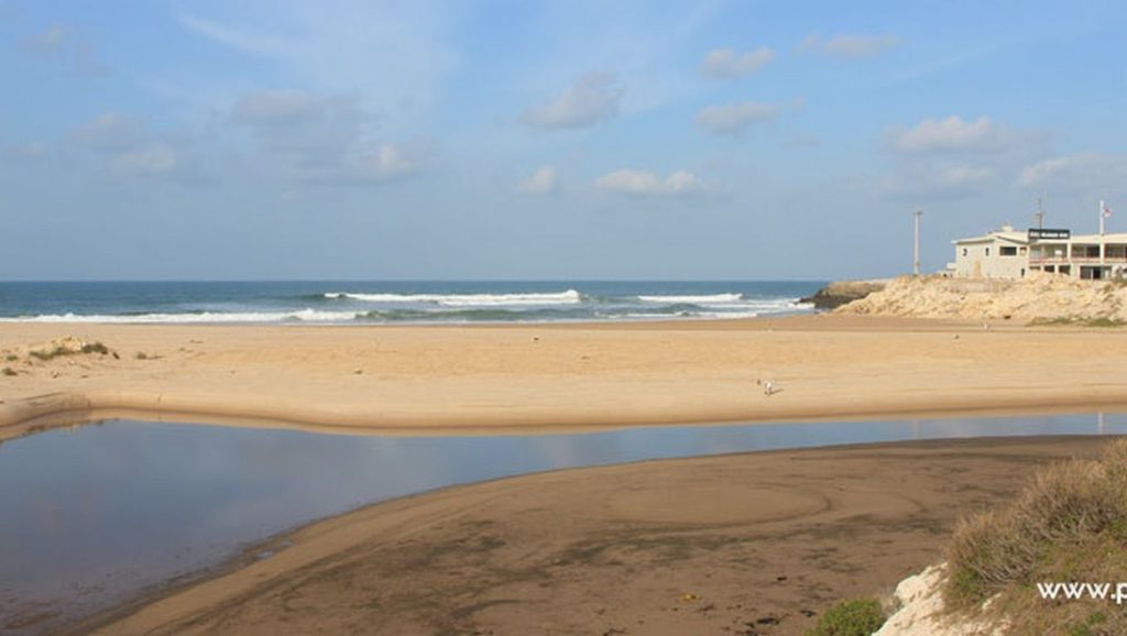 Praia da Areia Branca Foz - Lourinhã, Portugal