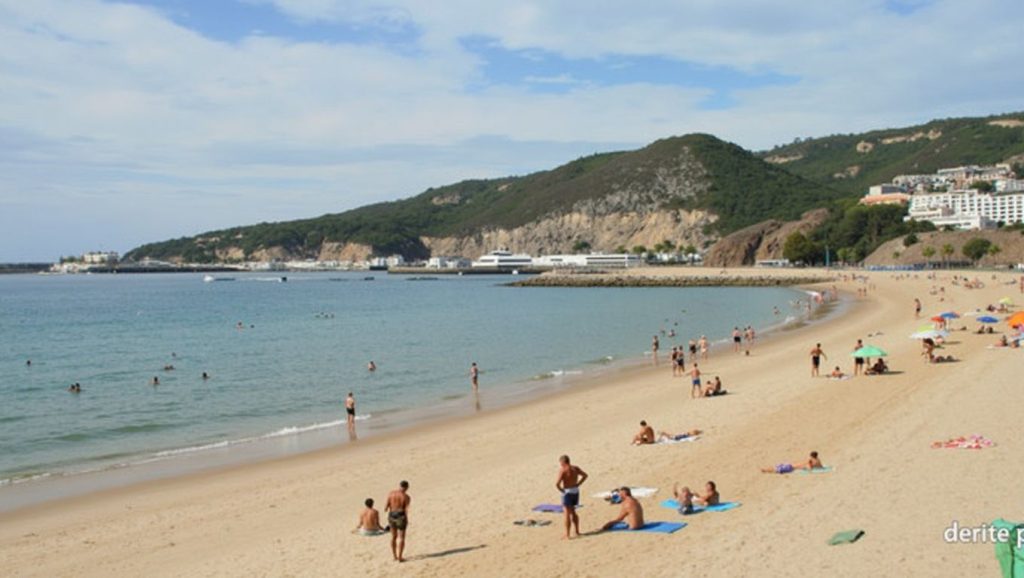 Praia da Califórnia - Sesimbra, Portugal