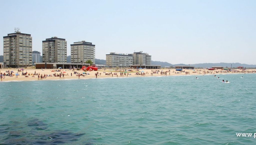 Praia do Dragão Vermelho - Almada, Portugal