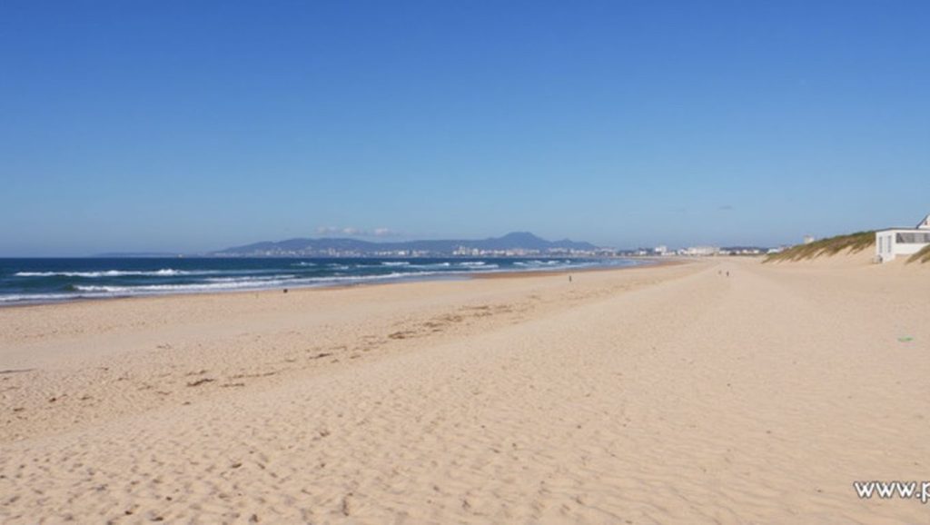 Praia da Cabana do Pescador - Almada, Portugal