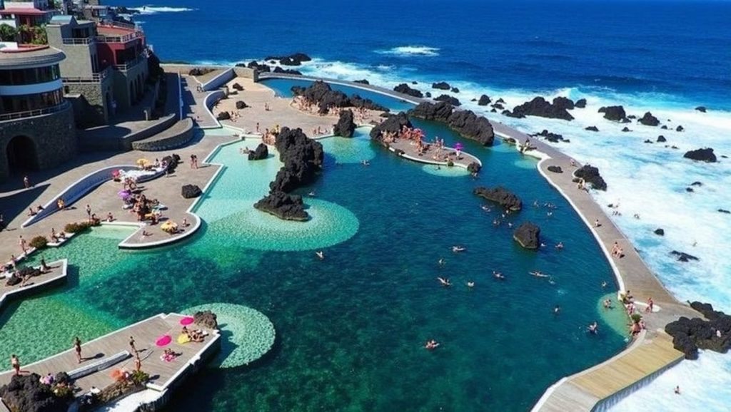 Playa de las Lajes (Praia Jamaica) - Porto Moniz, Madeira