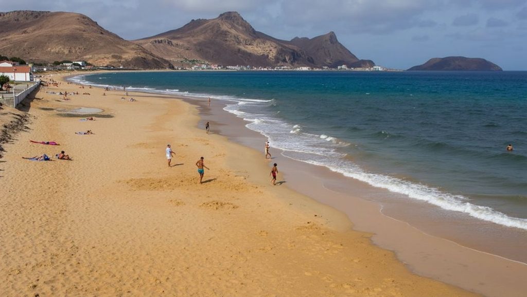 Playa de la Calheta (Porto Santo) - Vila Baleira, Madeira