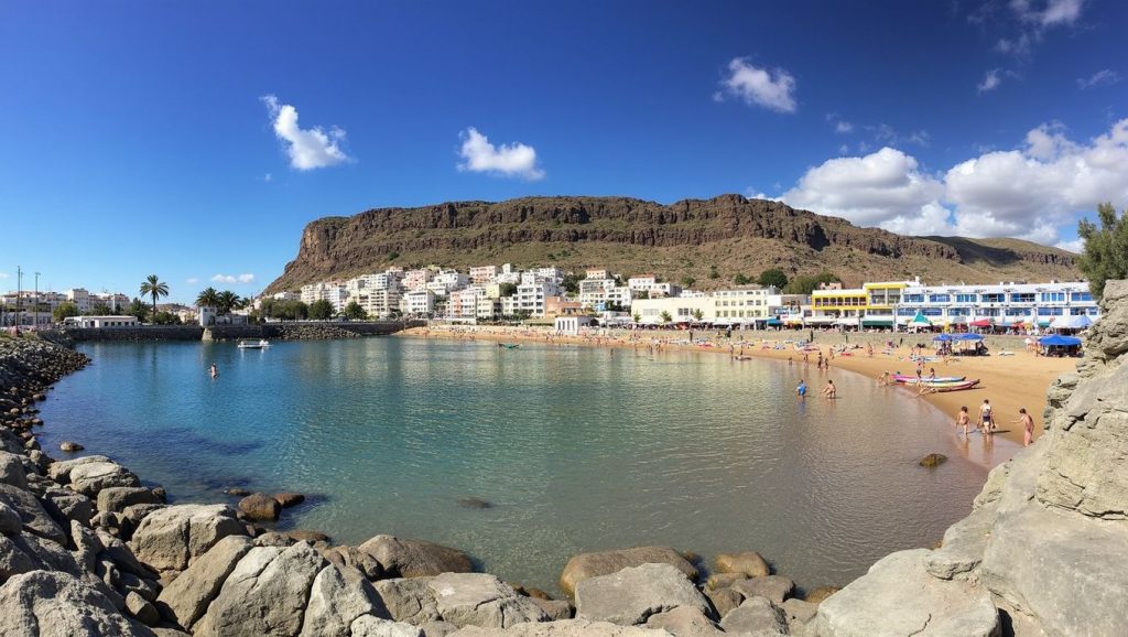 Panorámica completa de Playa de Puerto Rico, playa de Gran Tarajal