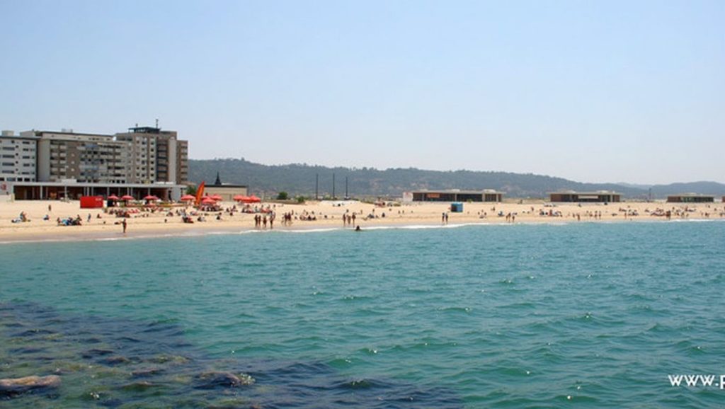 Praia do CDS - Almada, Portugal