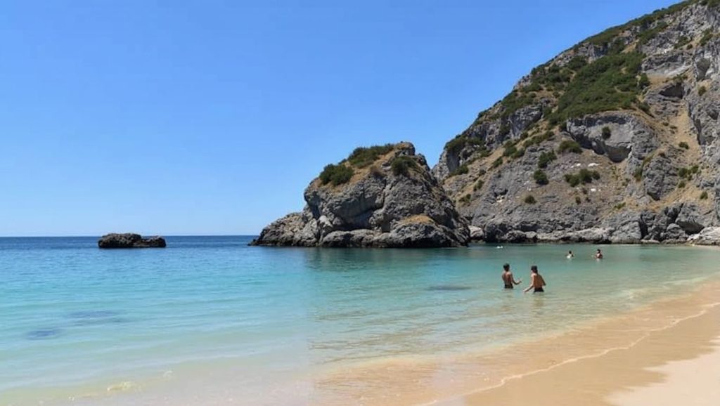 Praia do Ribeiro do Cavalo - Sesimbra, Portugal