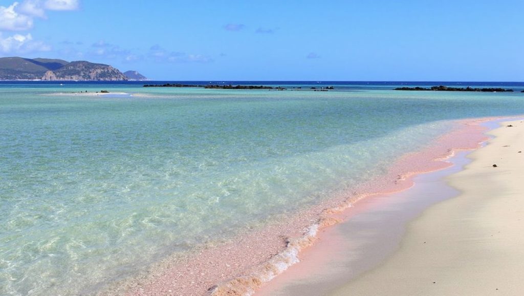 Tiny beach pink sand - Chania, Creta