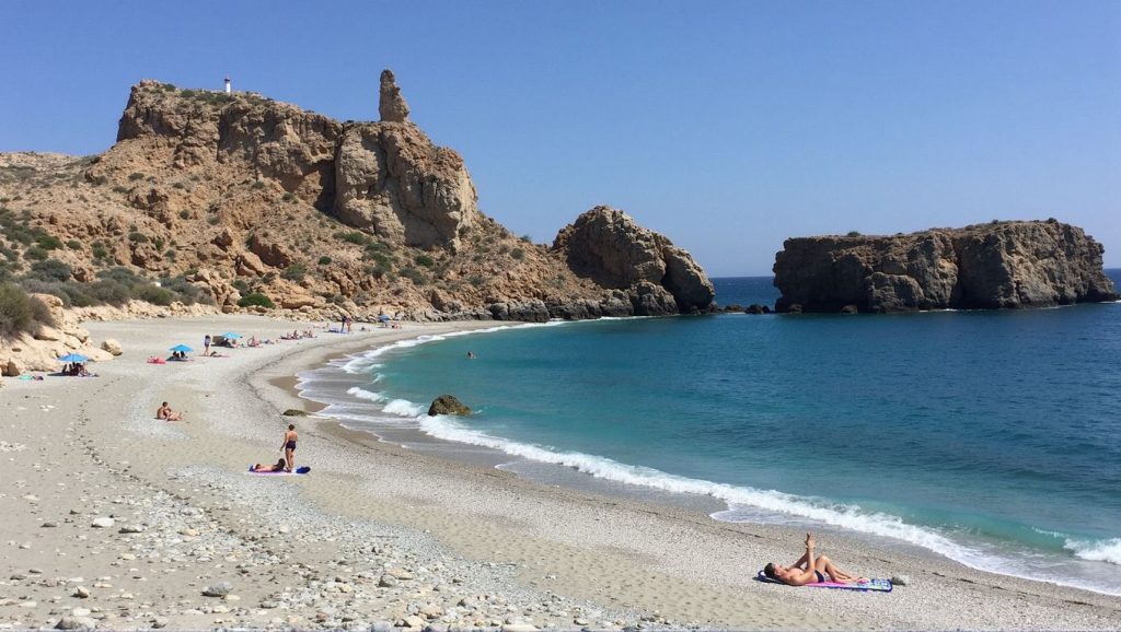 Arena y orilla en Playa La Rijana, Castell de ferro, Granada