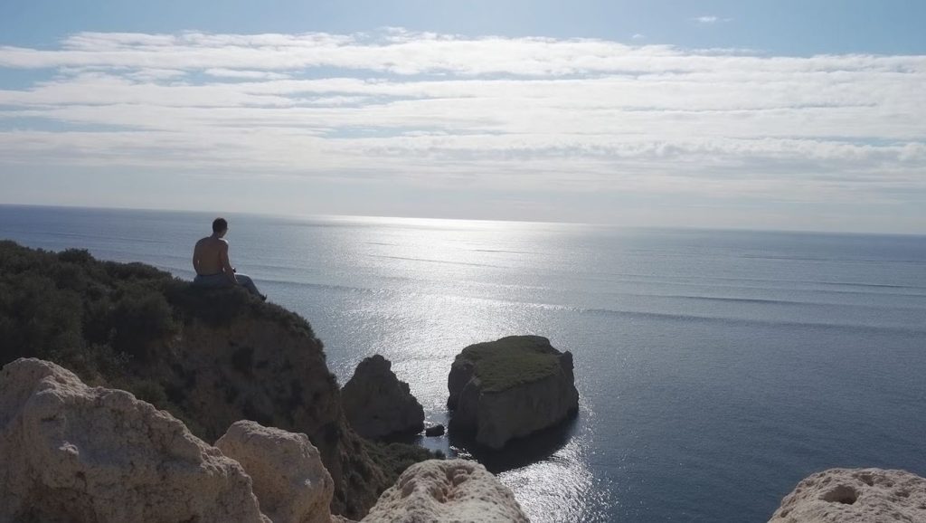 Olas rompiendo en Playa La Rijana, Castell de ferro