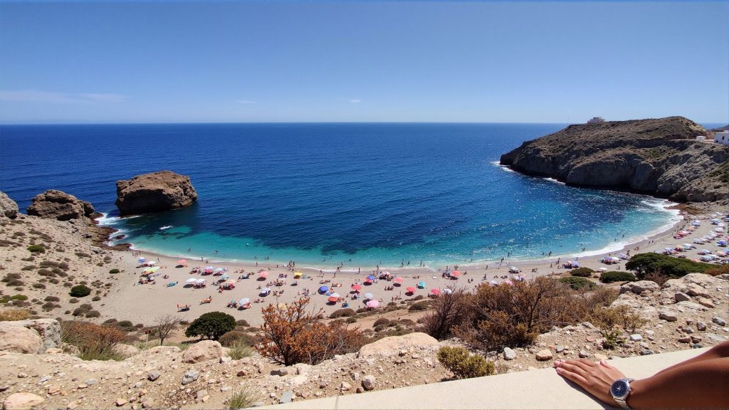 Panorámica de Playa La Rijana con cielo despejado, Castell de ferro