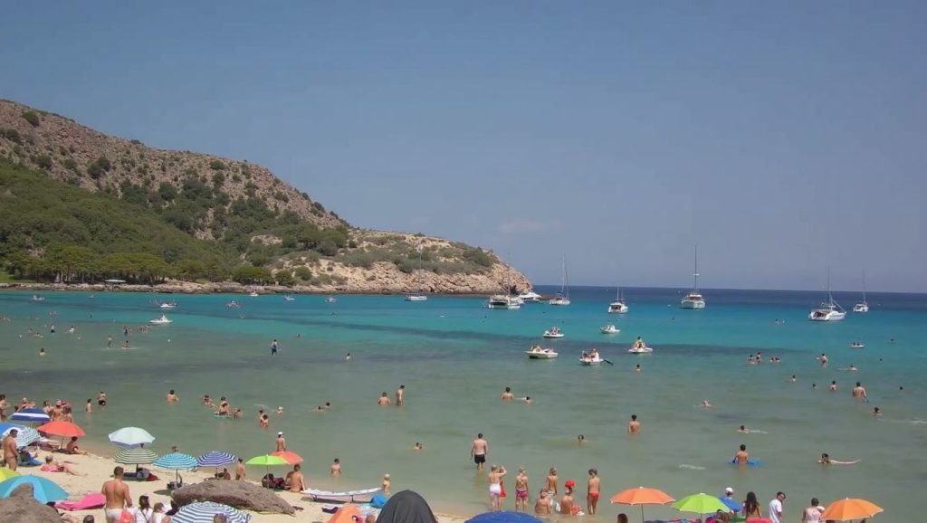 Arena y orilla en na Ferradura, Capdepera, Mallorca