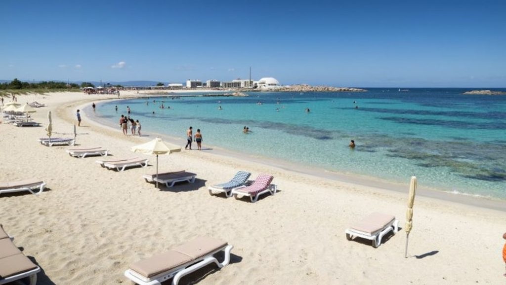 Playa de Platja d'Es Pujols, Formentera, costa de Formentera