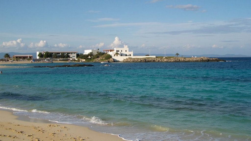 Acceso a Platja d'Es Pujols desde el aparcamiento, Formentera
