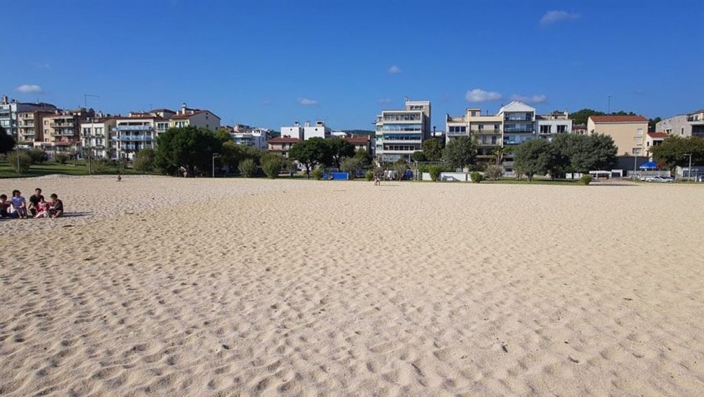 Línea de costa en Platja de Caldes d'Estrac, Caldes d'Estrac