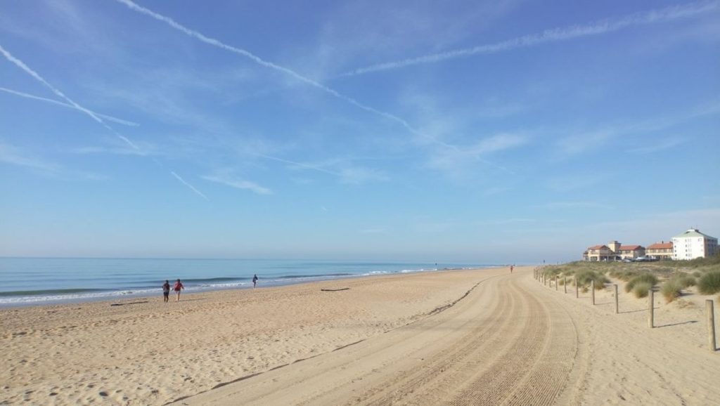 Arena y orilla en Platja de Castelldefels Sud, Castelldefels, Barcelona
