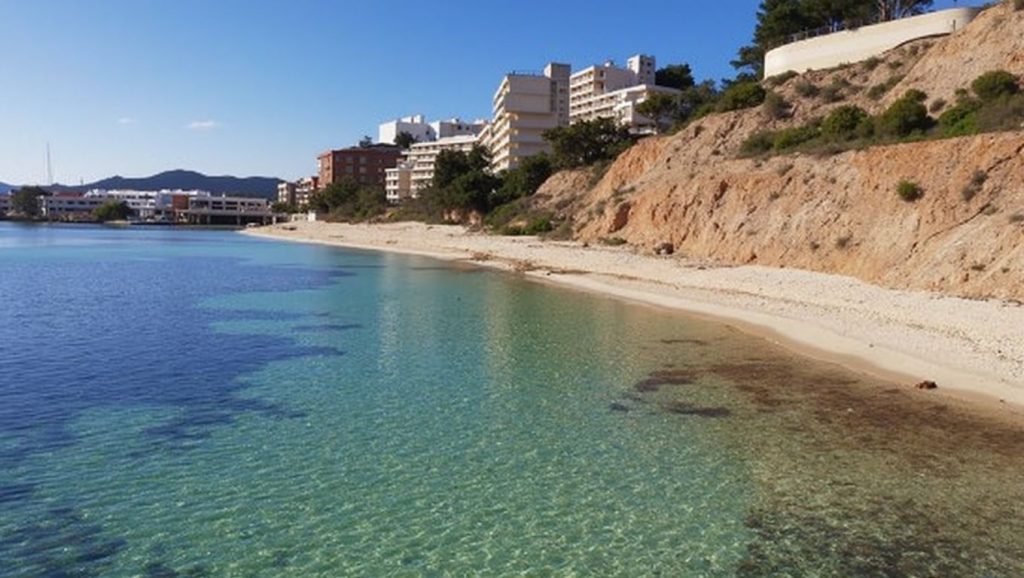 Línea de costa en Platja de l'Oratori, Calvià