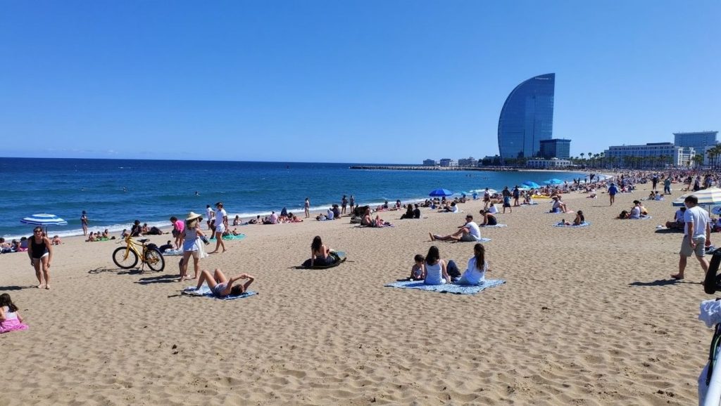 Paseo hacia Platja de la Barceloneta, Barcelona
