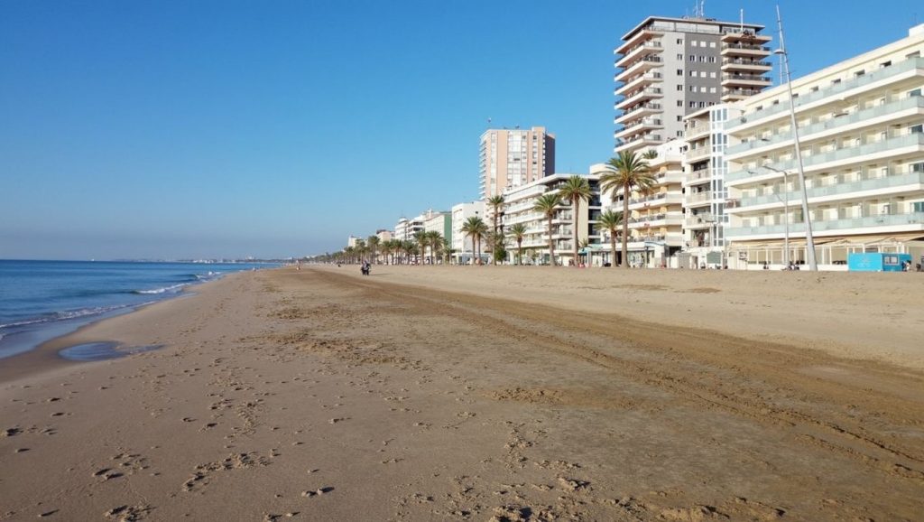 Detalle del agua en Platja de la Mar Bella, Barcelona, Barcelona