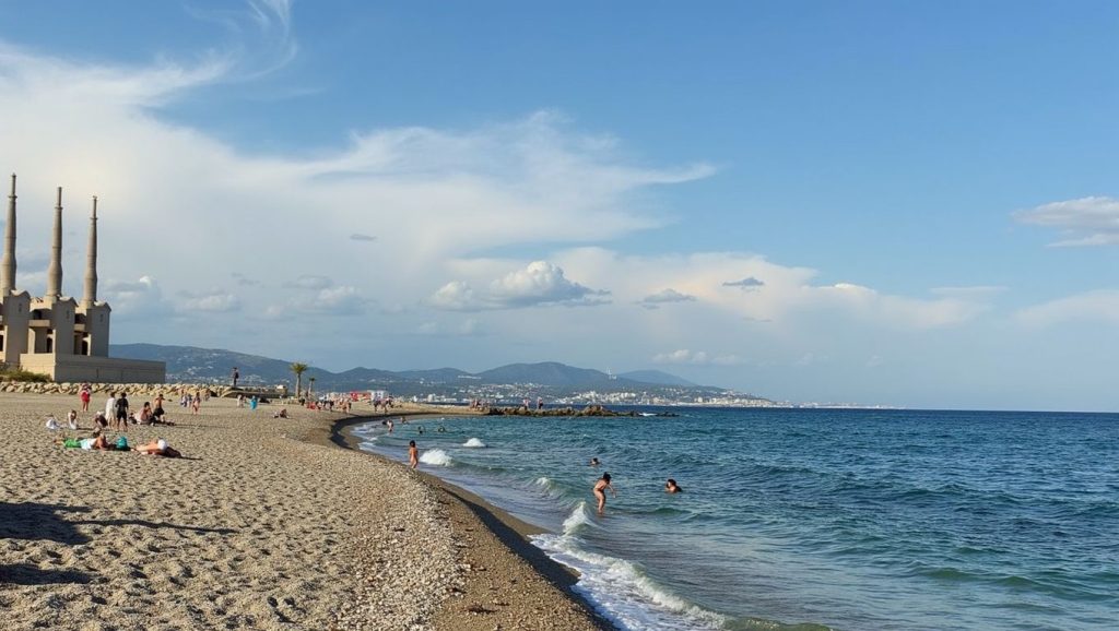 Línea de costa en Platja de La Marina, Badalona