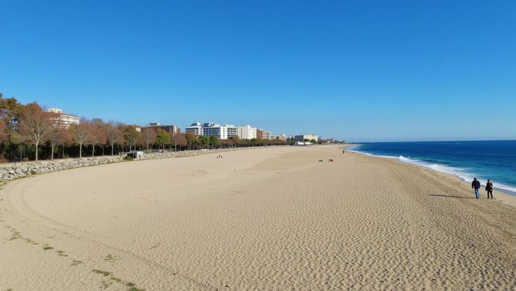 Vista amplia de Platja de La Marina en Badalona, Barcelona