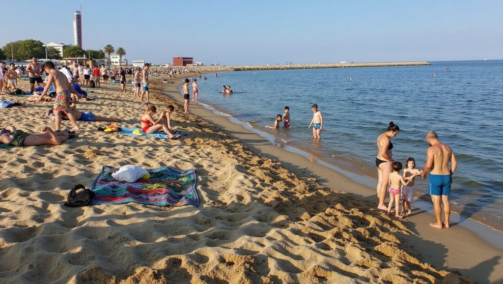 Playa de Platja de la Nova Icària, Barcelona, costa de Barcelona