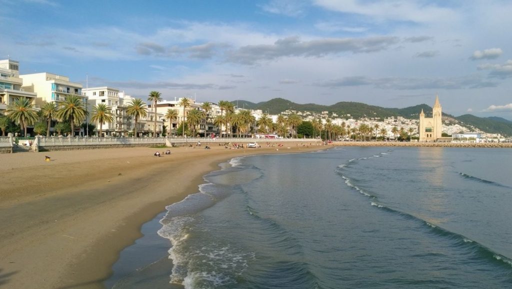 Platja de la Ribera (Sitges) — playa en la costa de Barcelona