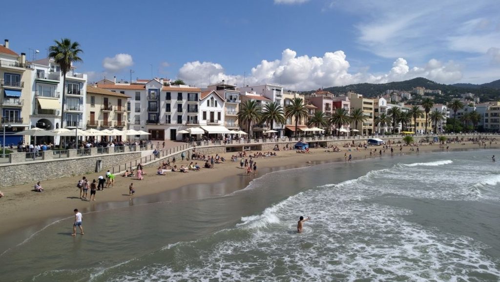 Playa Platja de la Ribera desde la arena, Sitges, Barcelona