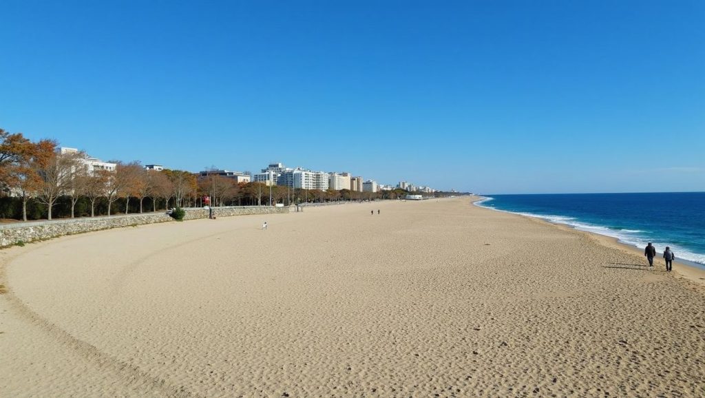 Detalle del agua en Platja de les Botigues de Sitges, Sitges, Barcelona