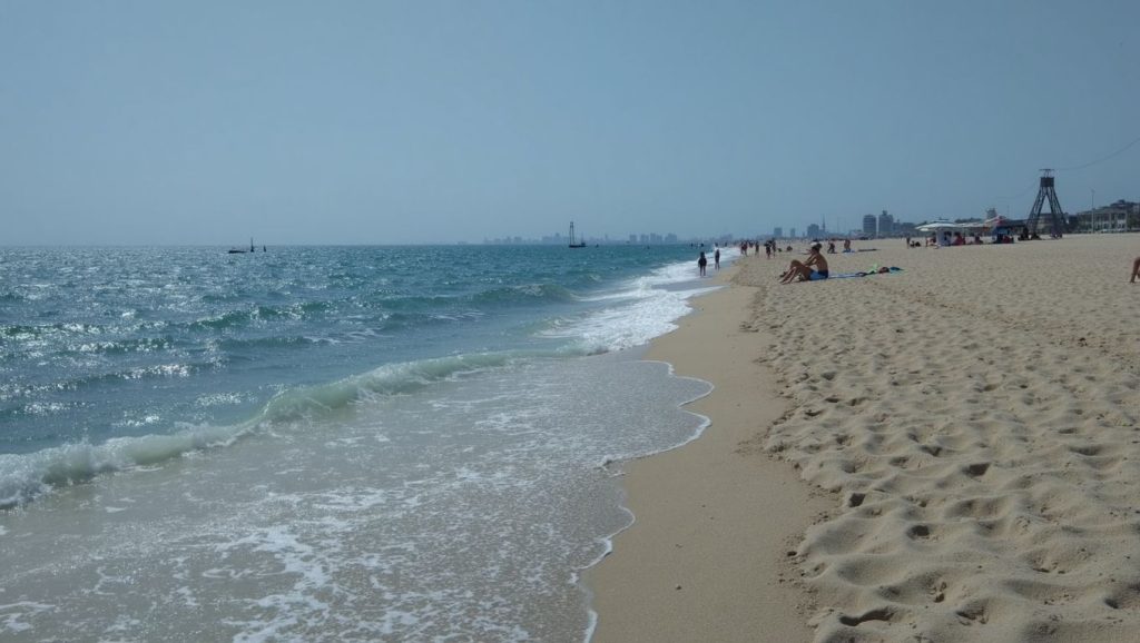 Costa de Sitges desde Platja de les Botigues de Sitges, Barcelona