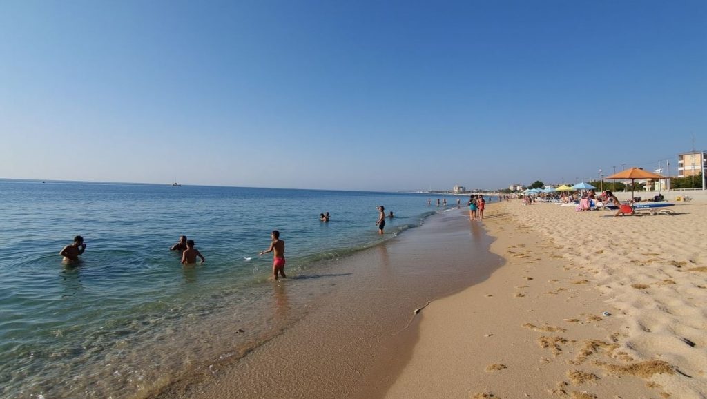 Orilla de Platja de Montgat con olas suaves en Montgat
