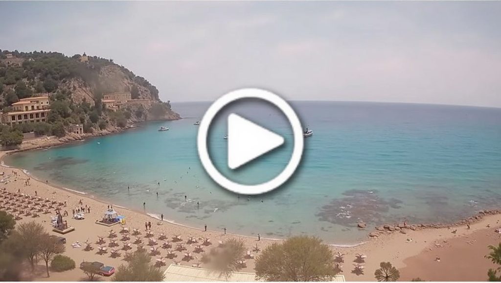 Detalle del agua en Platja de na Marins, Capdepera, Mallorca