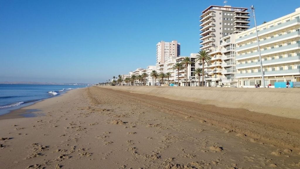 Arena fina en Platja de Pineda de Mar, Pineda de Mar, Barcelona