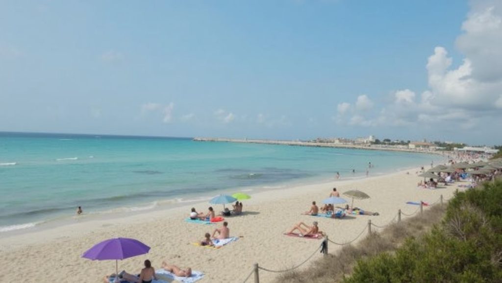 Paseo hacia Platja de s'Arenal de sa Ràpita, Campos