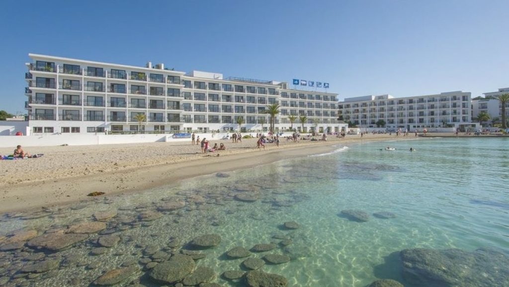 Primer plano de la orilla de Platja de s'Estanyol, Santa Margalida