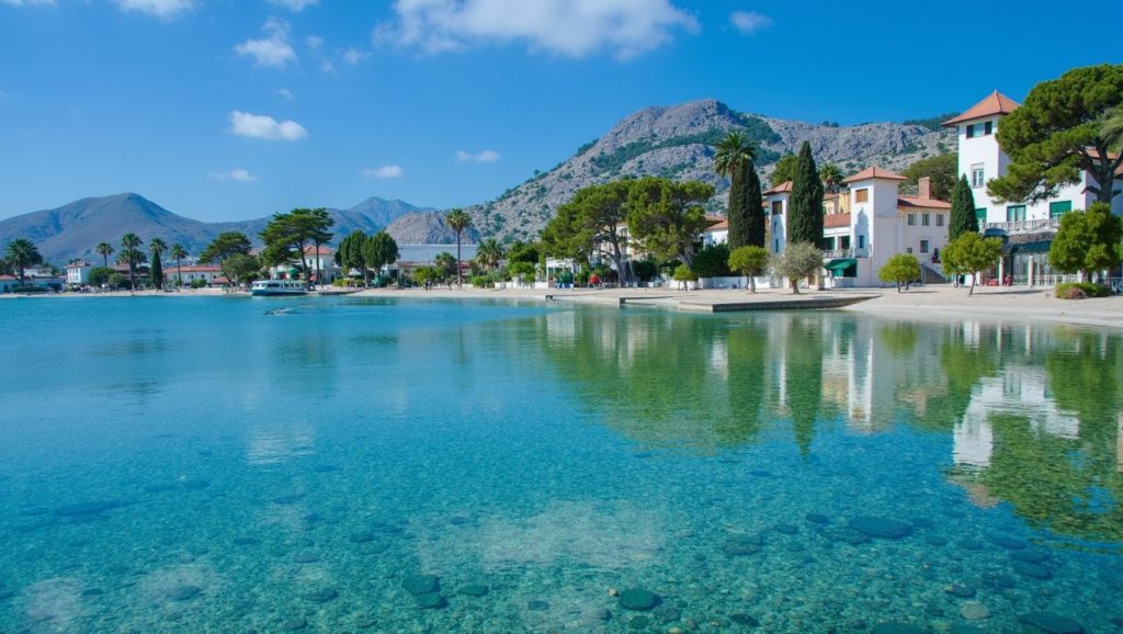 Orilla tranquila de Platja de sa Font de Sant Pere, playa de Pollença