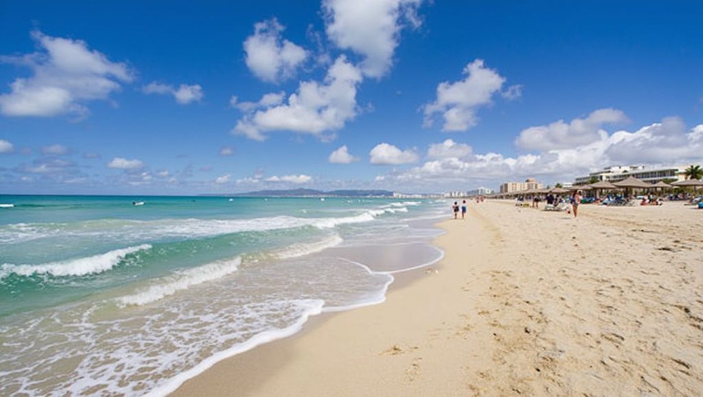 Arena fina en Platja de sa Marjal (s'Arenal de sa Ràpita), Campos, Mallorca