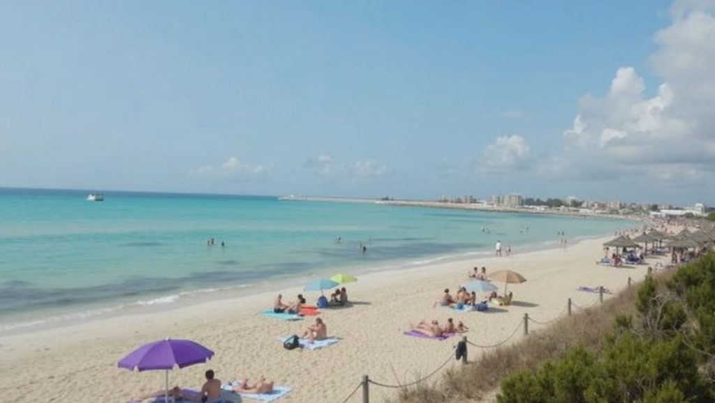Amplio horizonte marino en Platja de sa Marjal (s'Arenal de sa Ràpita), Campos