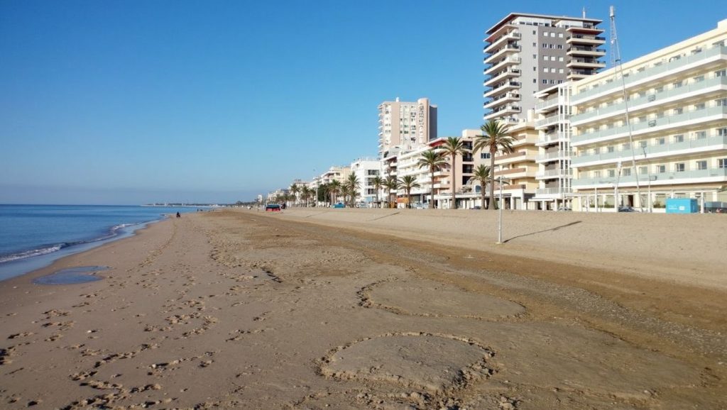 Detalle del agua en Platja de Sant Miquel, Barcelona, Barcelona