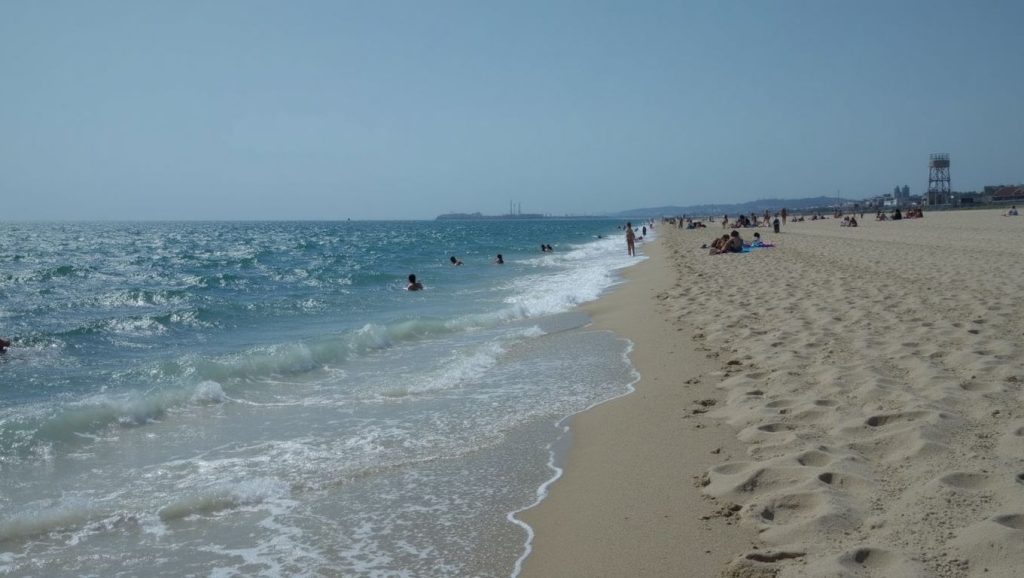 Panorámica completa de Platja de Sant Sebastià de Sitges, playa de Sitges