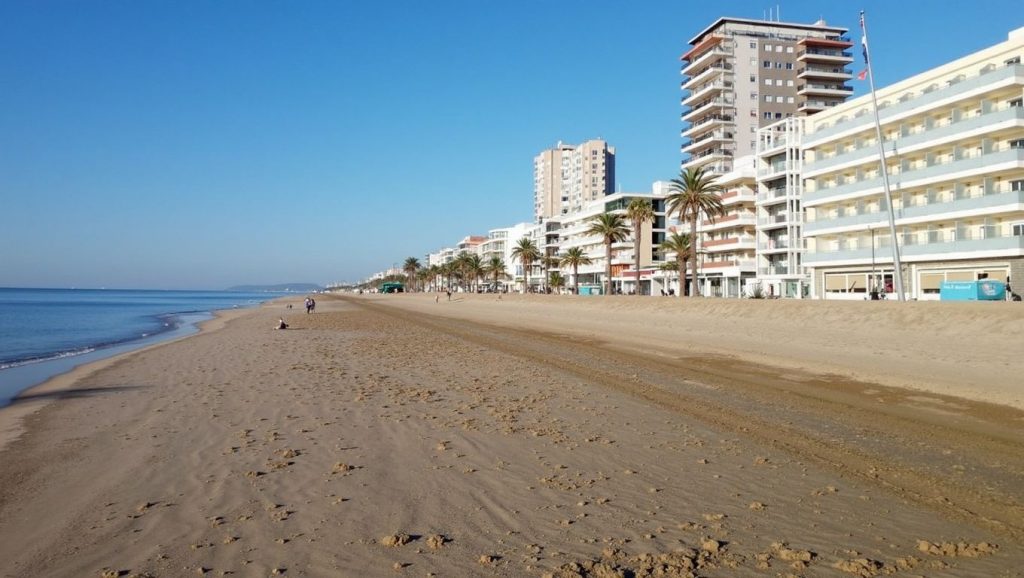 Detalle del agua en Platja de Sant Simó, Mataró, Barcelona
