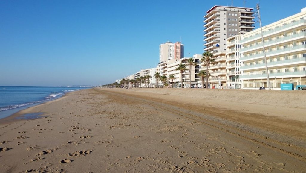 Detalle de arena y agua en Platja de Sant Vicenç de Montalt, Sant Vicenç de Montalt