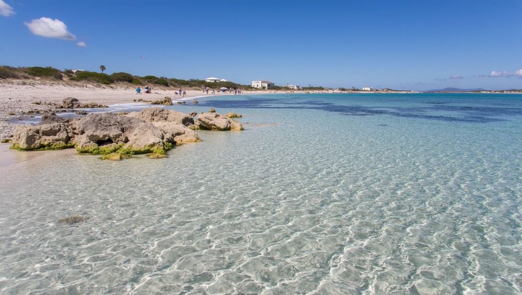 Olas rompiendo en Platja de Ses Canyes, Formentera