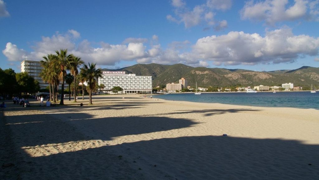 Vista del litoral en Platja de Son Maties, Calvià