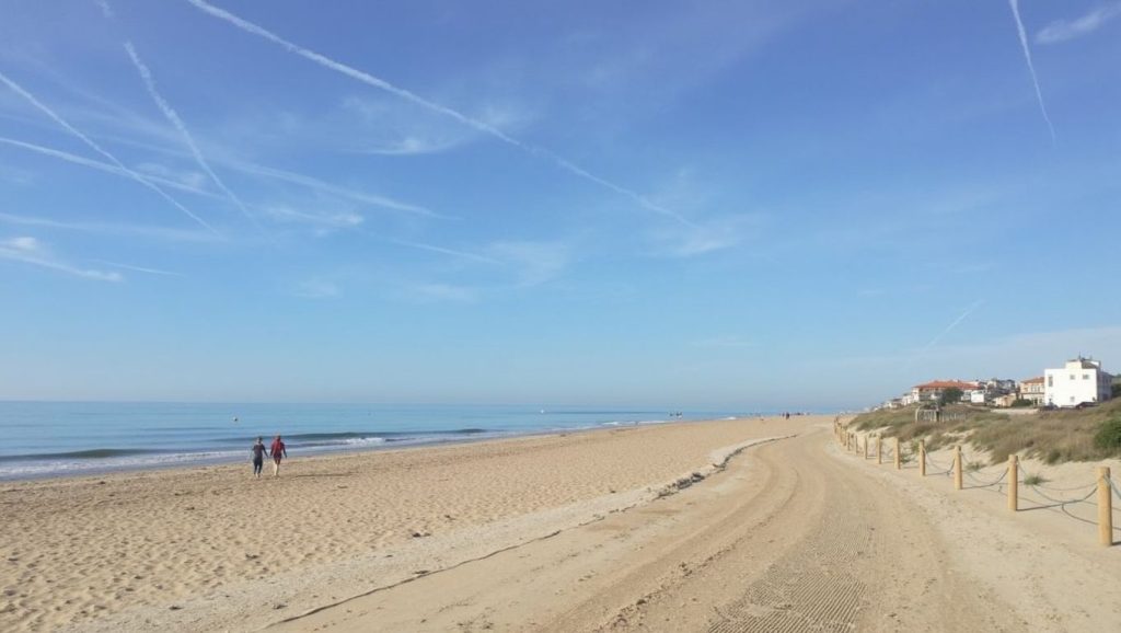 Panorámica de Platja de Viladecans con cielo despejado, Viladecans