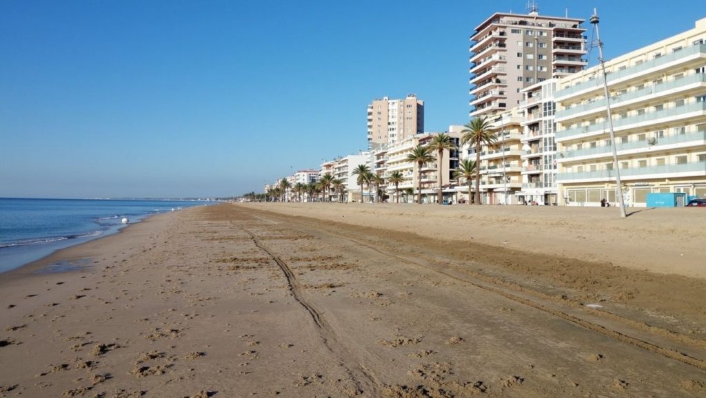 Detalle del agua en Platja del Manresà, Badalona, Barcelona