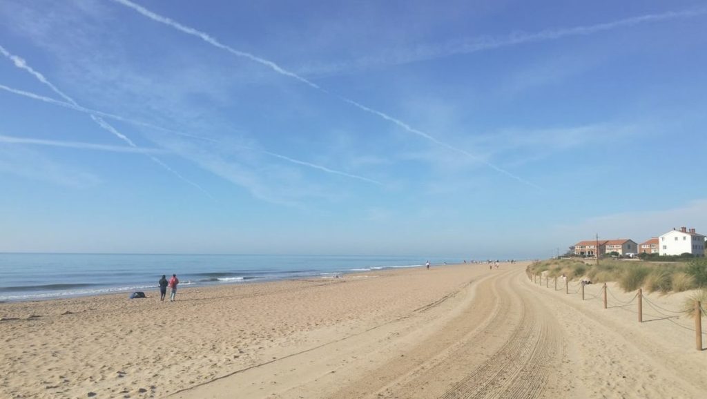 Vista de Platja del Prat de Llobregat desde la orilla, El Prat de Llobregat