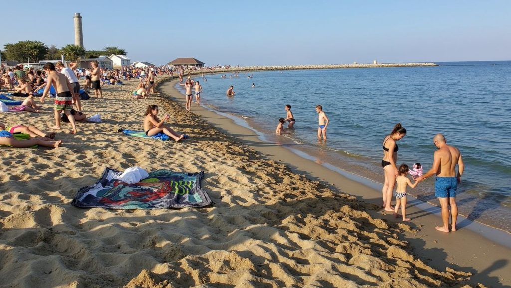 Agua y arena en Platja del Somorrostro, Barcelona