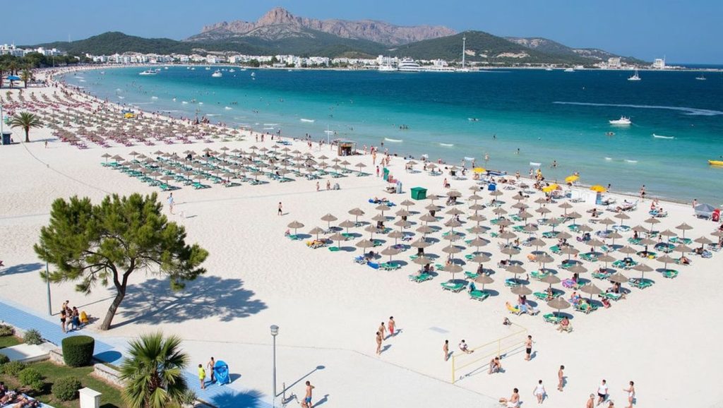 Arena fina en Platja dels Secs, Alcúdia, Mallorca